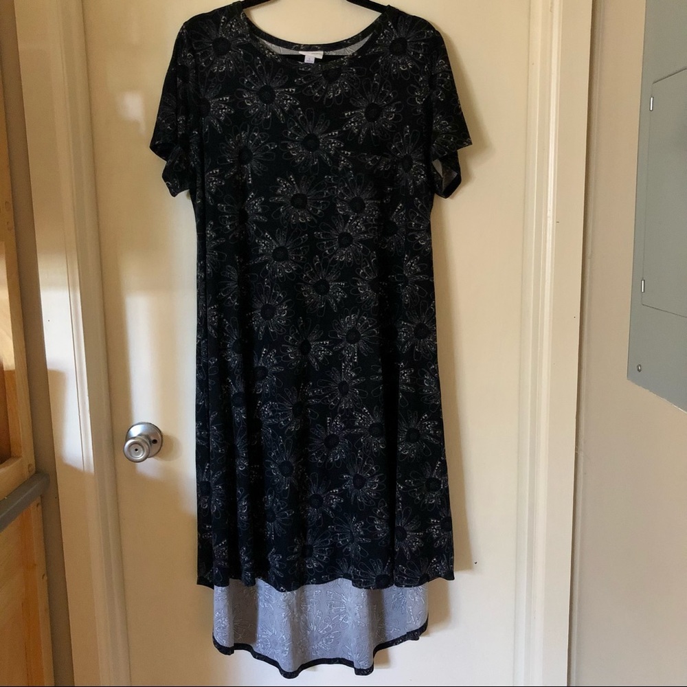 LuLaRoe Carly - Dark Grey/Black with Daisy Print T-shirt Dress